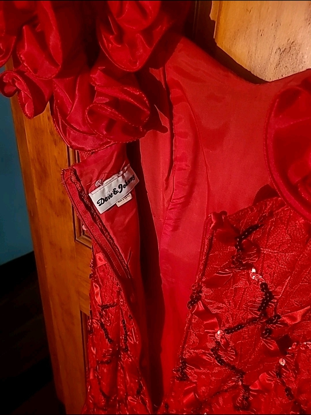 Red Ruffled Floral Appliqué Evening Gown By Dave & Johnny Size 7-8 - Picture 11 of 11